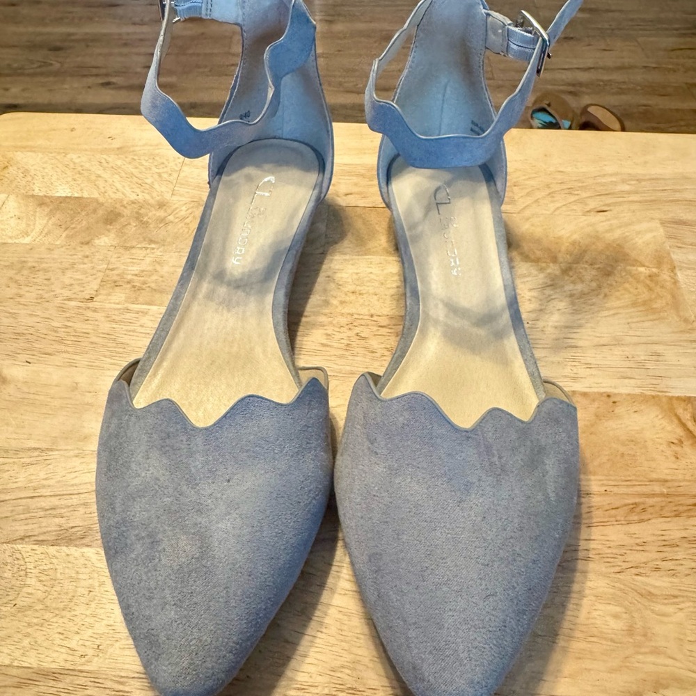 CL by Laundry Scalloped Gray Flats